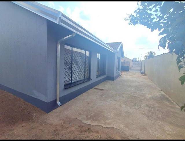 3 BEDROOM HOUSE FOR SALE IN PROTEA GLEN